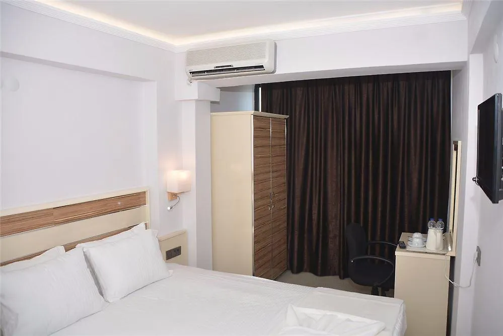 Best Smyrna Otel Kuşadası 4*,